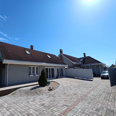 Nikolux Apartman Hajdúszoboszló المظهر الخارجي الصورة