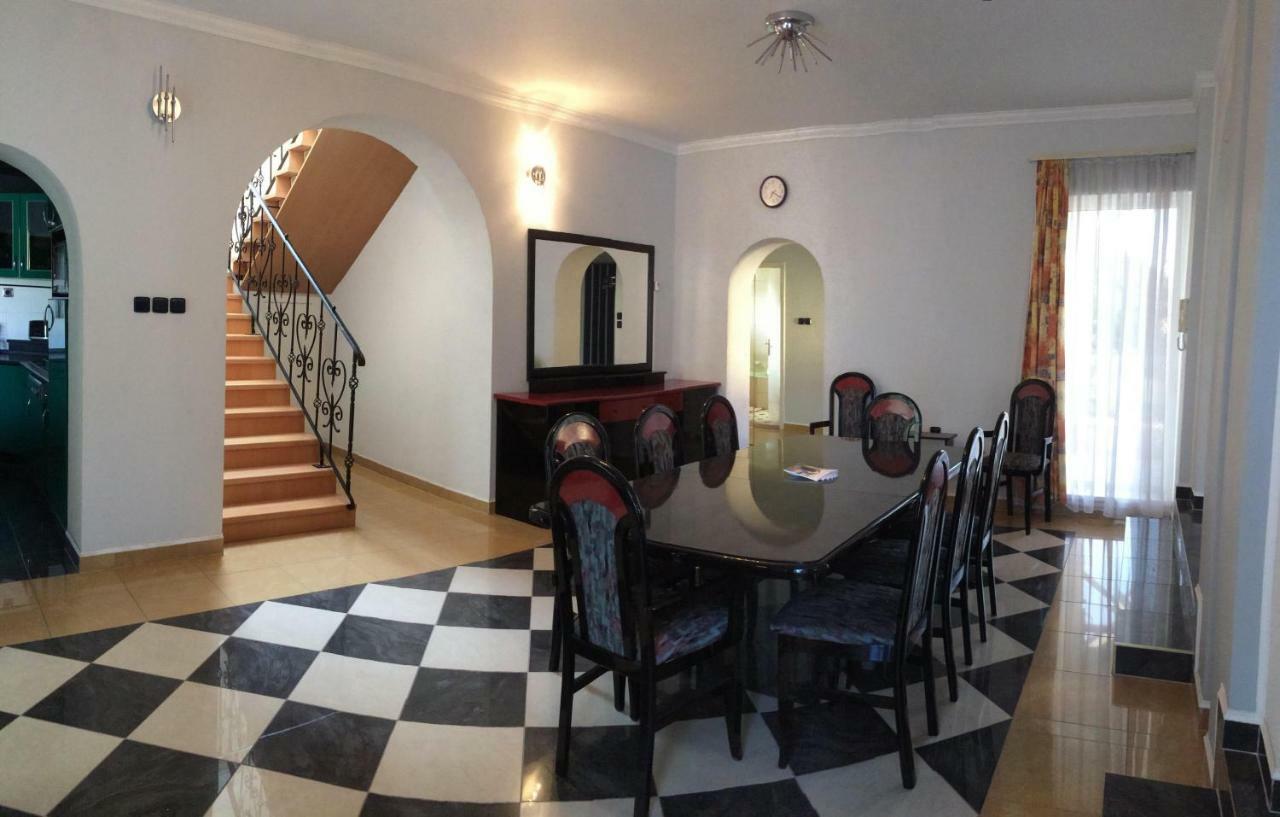Nikolux Apartman Hajdúszoboszló المظهر الخارجي الصورة
