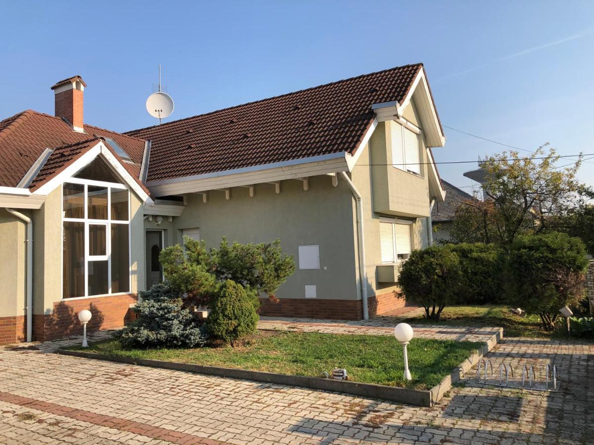 Nikolux Apartman Hajdúszoboszló المظهر الخارجي الصورة